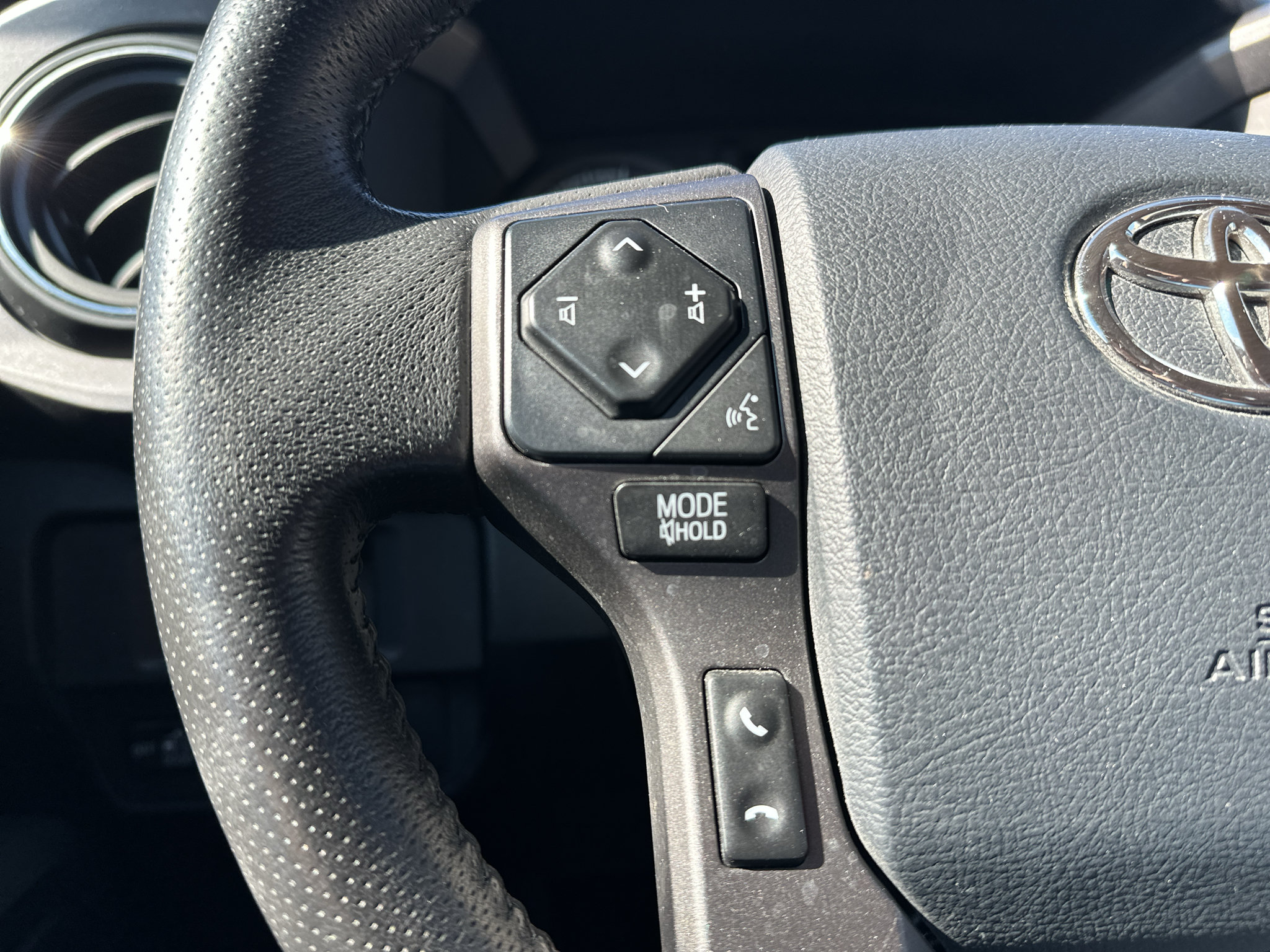 Used 2019 Toyota Tacoma TRD Sport AWD/4WD image 24
