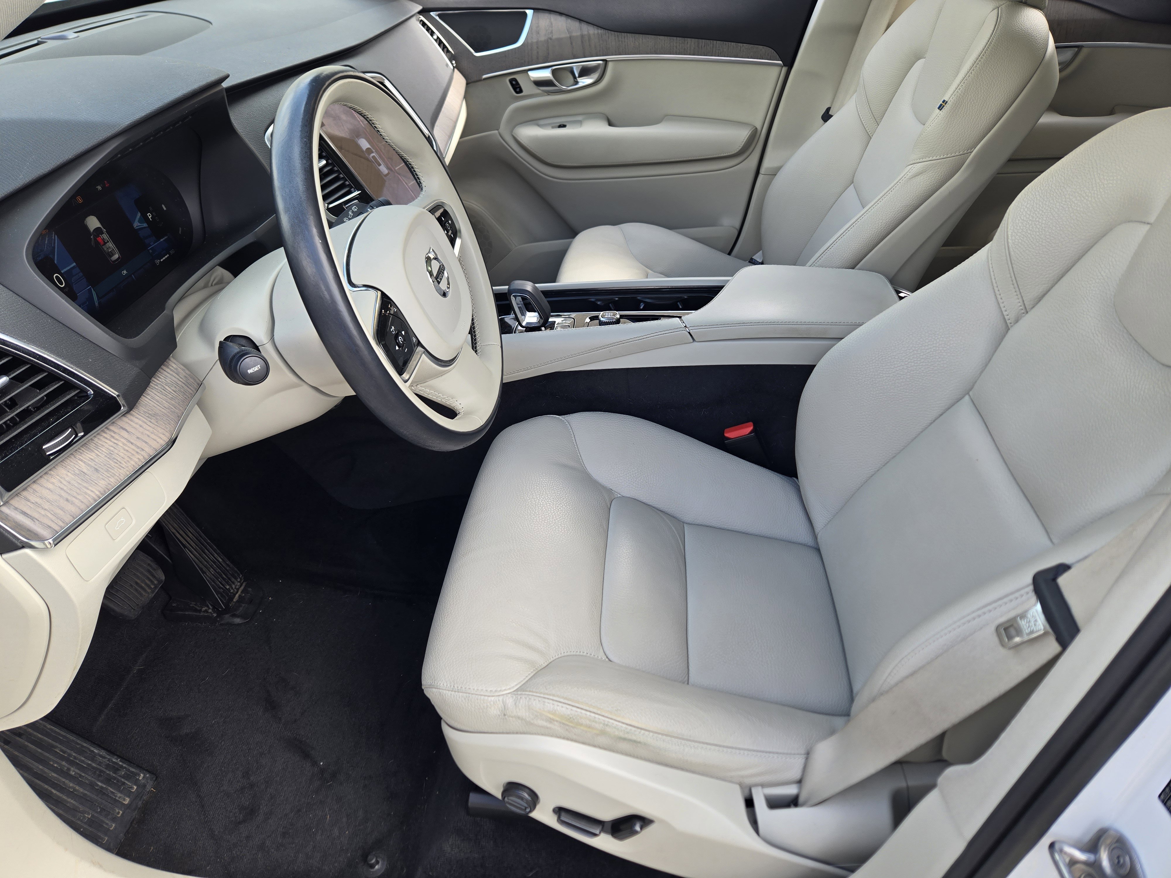 Used 2023 Volvo XC90 B6 Plus w/ Protection Package Premier image 18