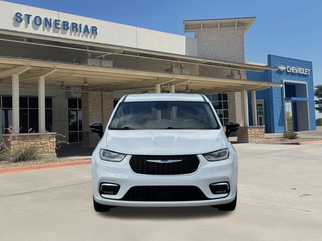 Used 2024 Chrysler Pacifica Touring-L FWD image 9