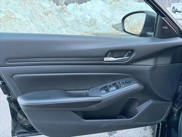 Used 2024 Nissan Altima 2.5 SV image 16