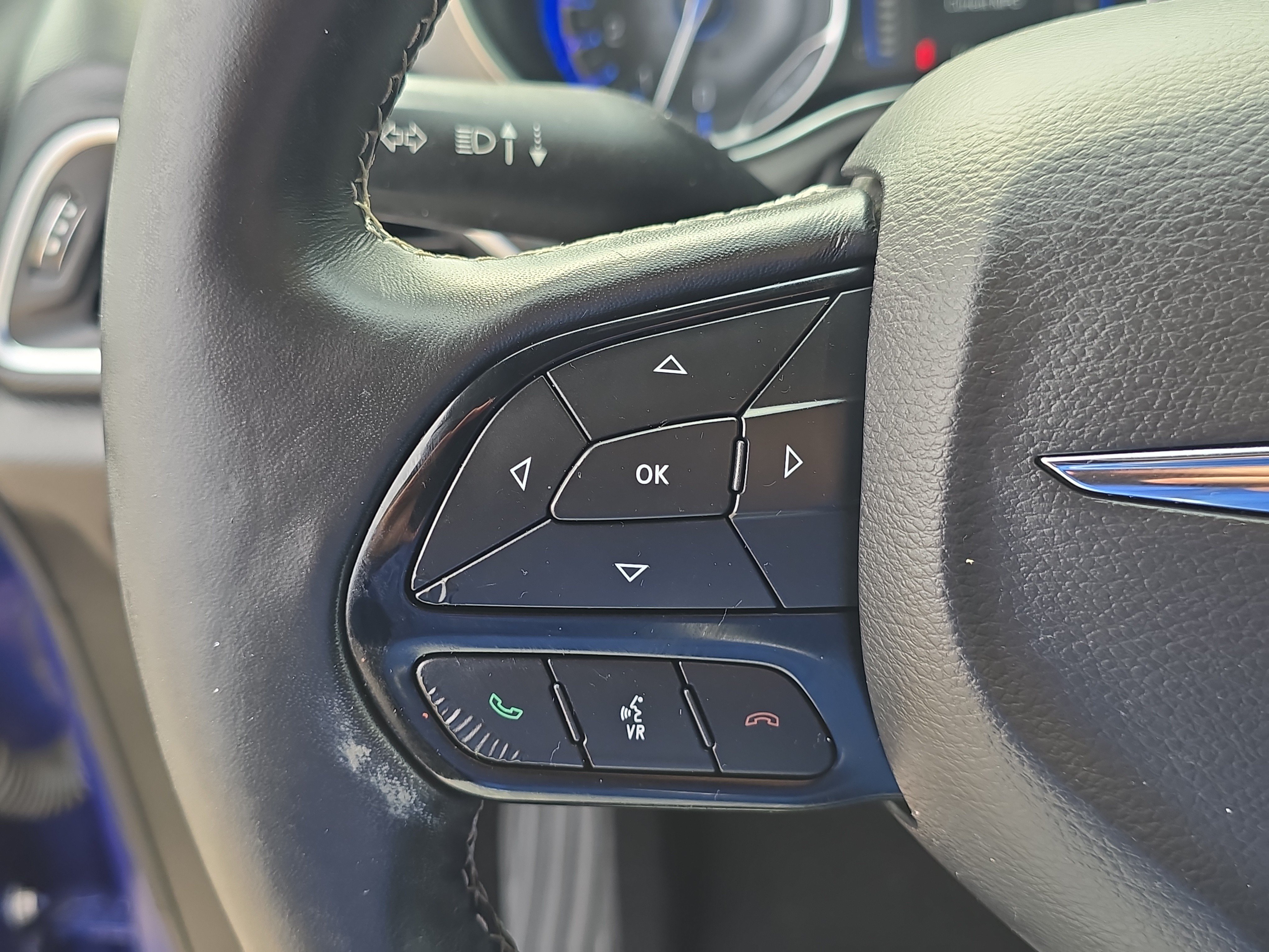 Used 2019 Chrysler Pacifica Touring-L w/ S Appearance Package FWD image 32