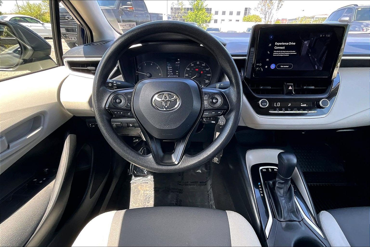 Used 2025 Toyota Corolla LE image 5