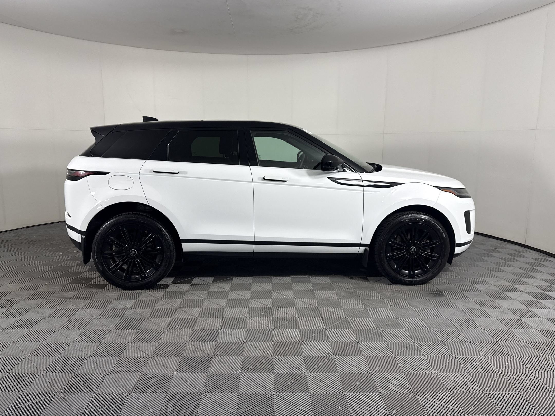 Used 2026 Land Rover Range Rover Evoque S AWD/4WD image 8