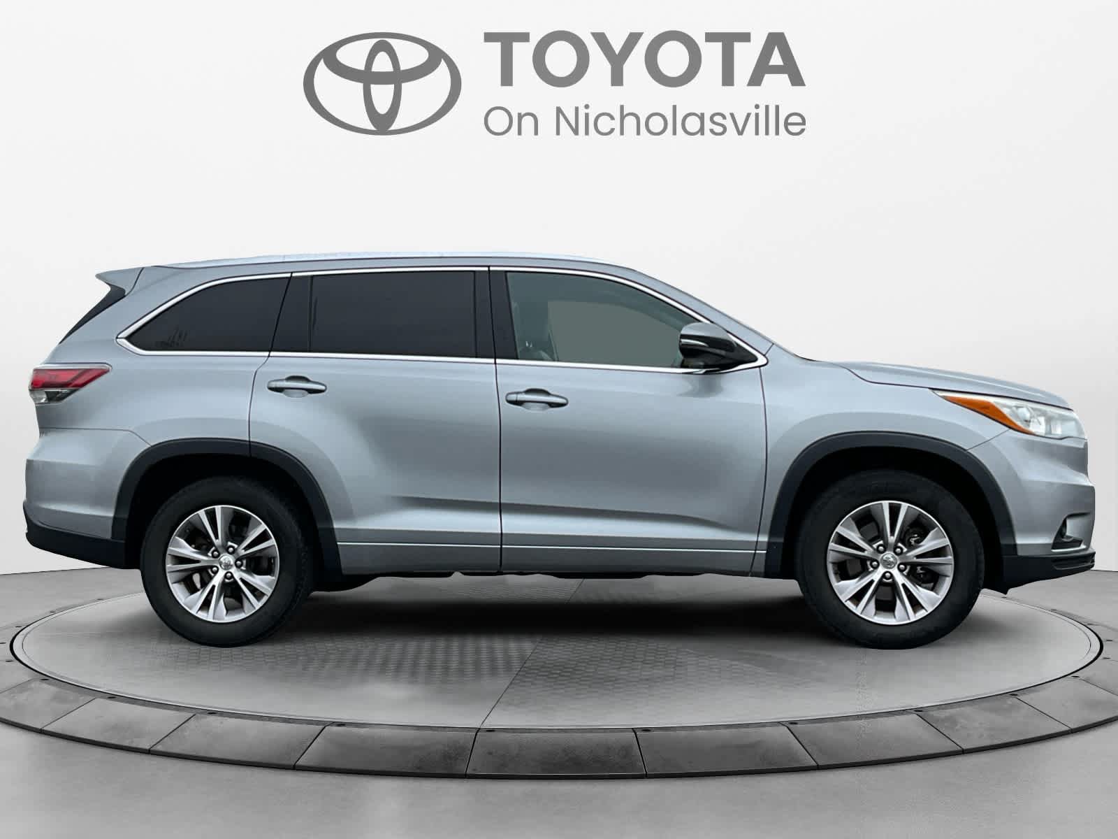 Used 2015 Toyota Highlander XLE FWD image 6