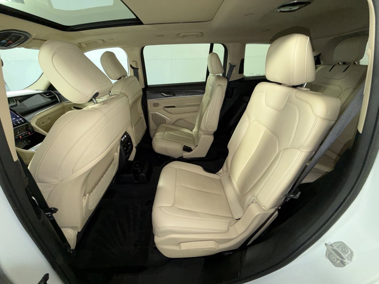 Used 2022 Jeep Grand Cherokee L Limited image 25