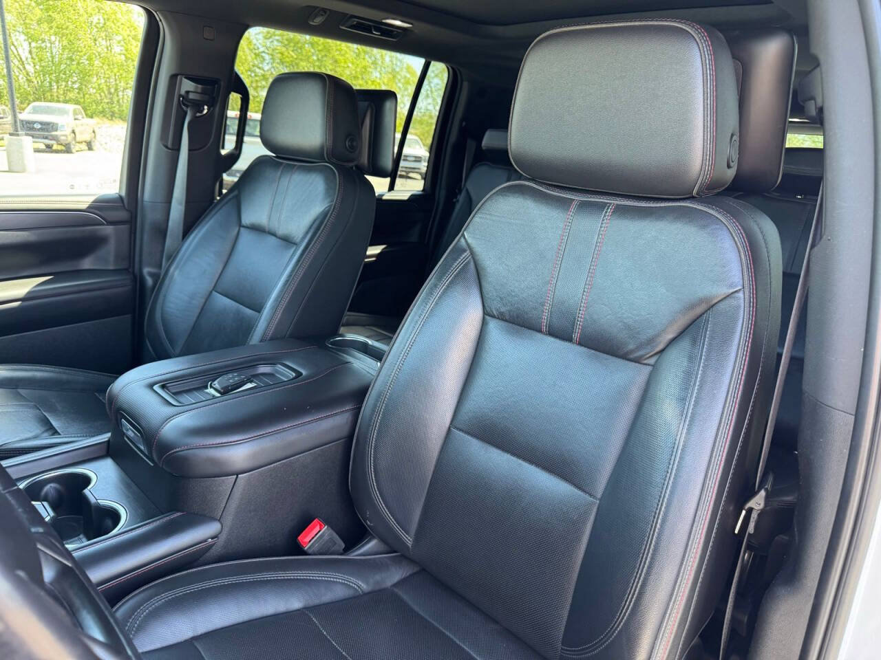 Used 2021 Chevrolet Suburban RST w/ Luxury Package AWD/4WD image 12