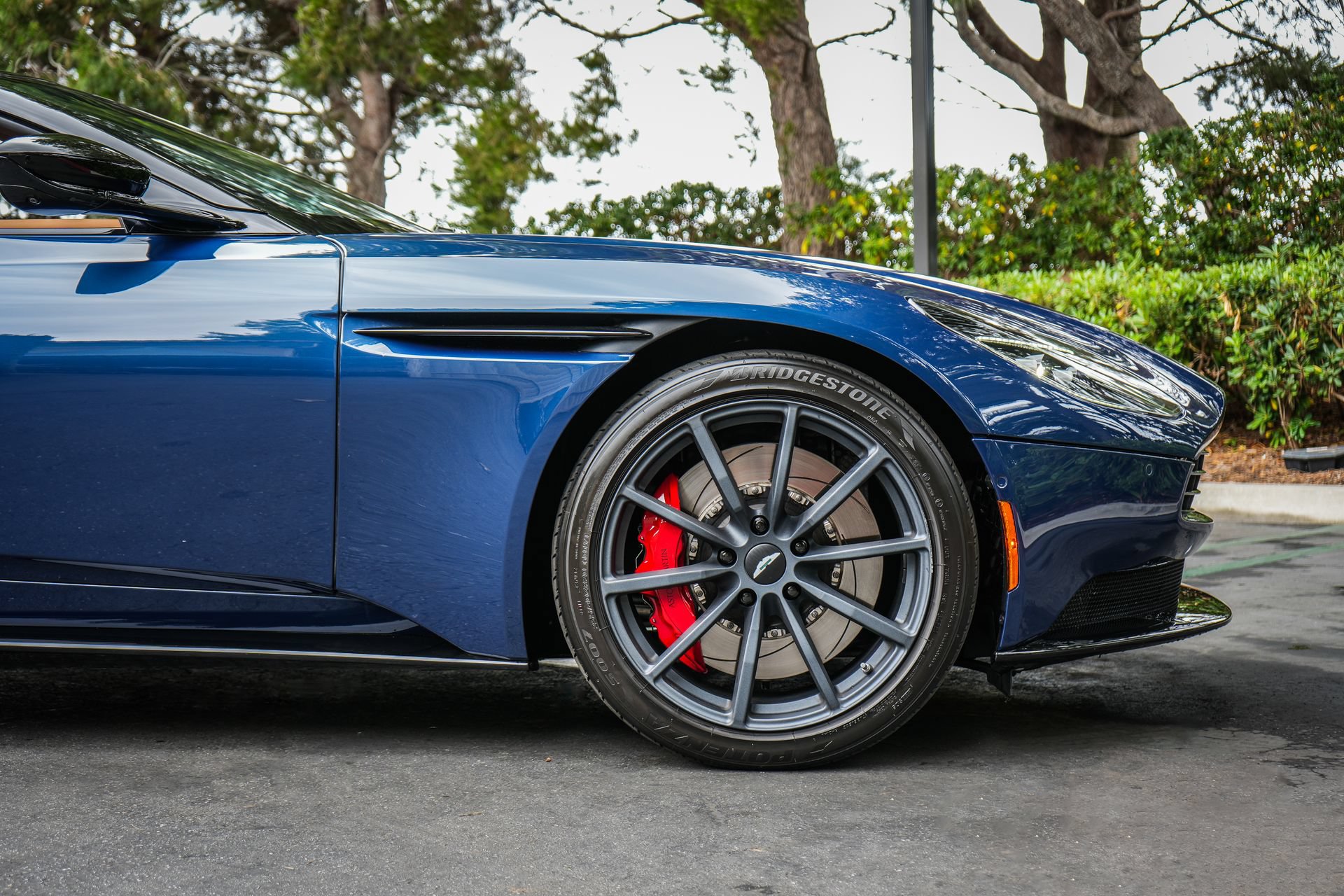 Used 2023 Aston Martin DB11 Volante RWD image 27