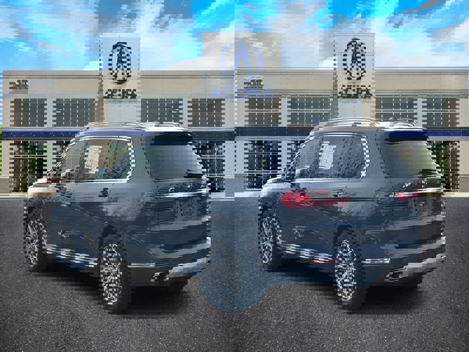 Used 2021 BMW X7 xDrive40i w/ Cold Weather Package image 3