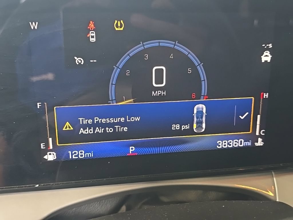 Used 2025 Chevrolet Trax LT FWD image 5