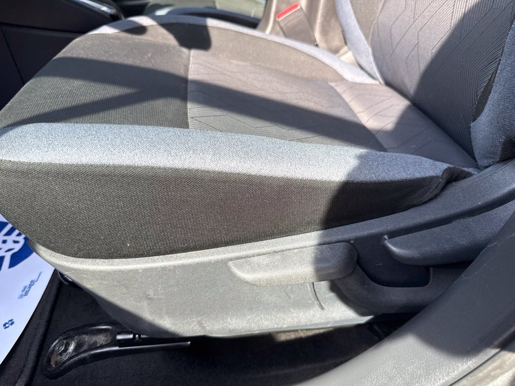 Used 2025 Nissan Versa SV FWD image 9