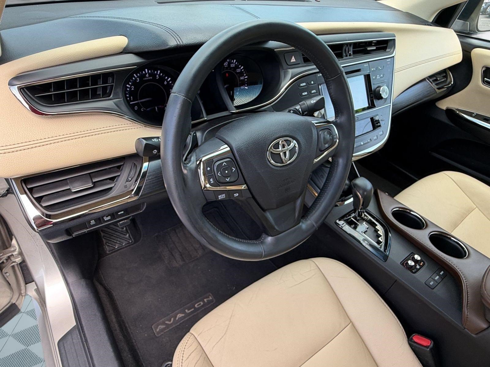 Used 2016 Toyota Avalon Touring FWD image 4