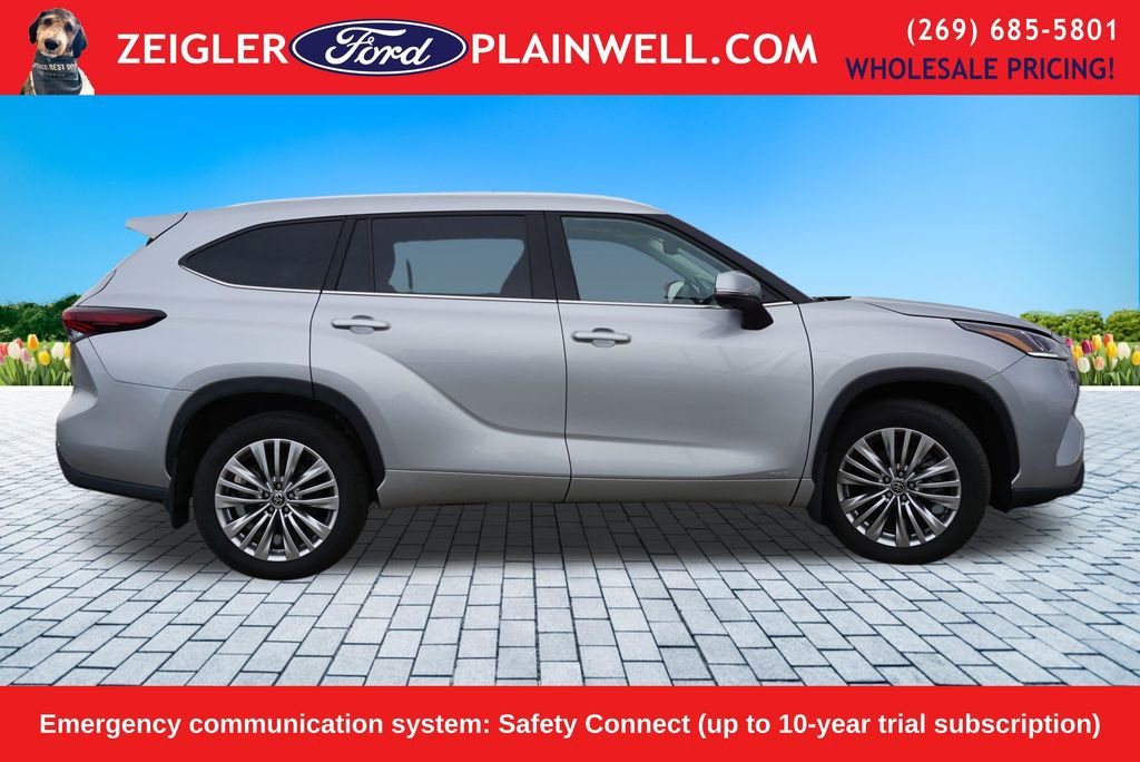 Used 2025 Toyota Highlander Platinum image 6