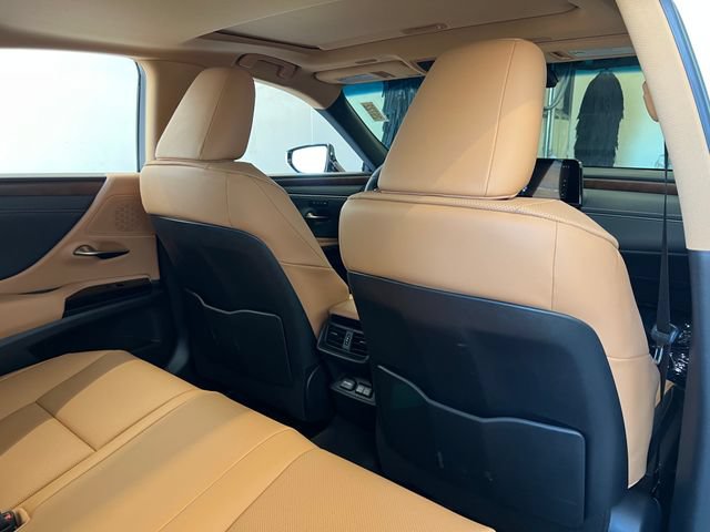 Used 2025 Lexus ES 300h w/ Premium Package FWD image 52