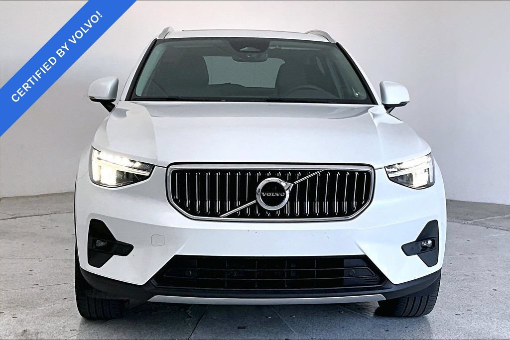 Used 2023 Volvo XC40 B5 Plus w/ Protection Package Premier AWD/4WD image 3