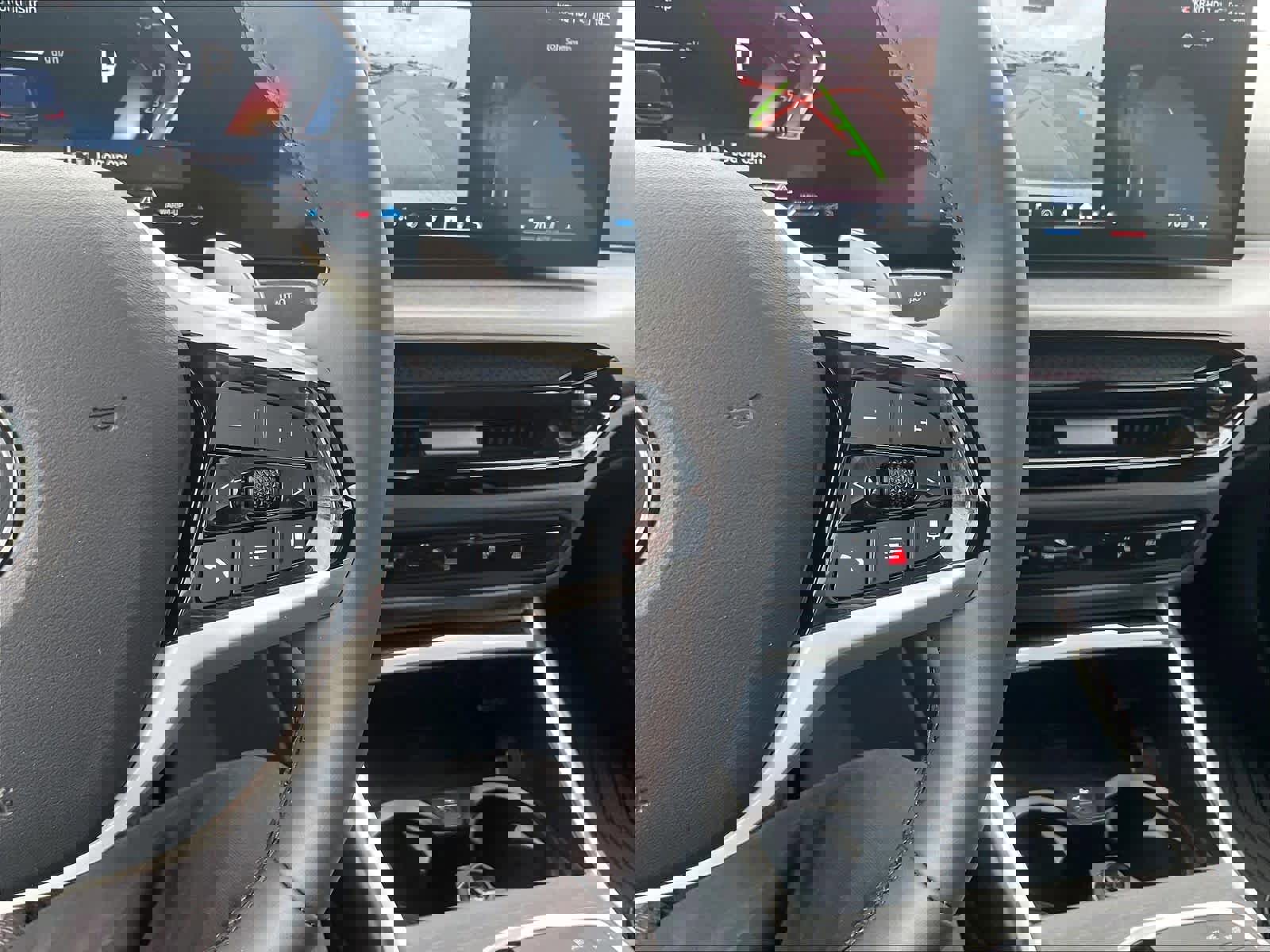 Used 2025 BMW 330i Sedan w/ Premium Package RWD image 21