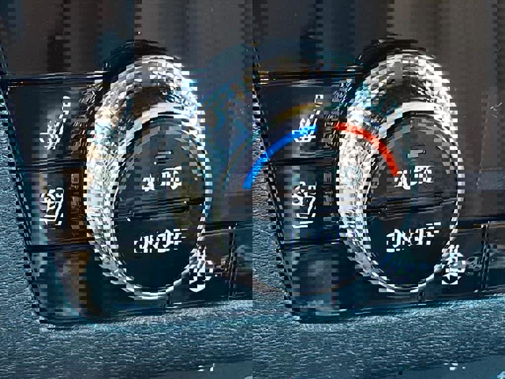 New 2025 Mitsubishi Outlander SEL image 9