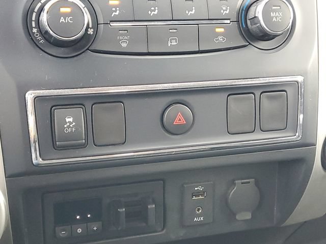 Used 2017 Nissan Titan SV AWD/4WD image 23