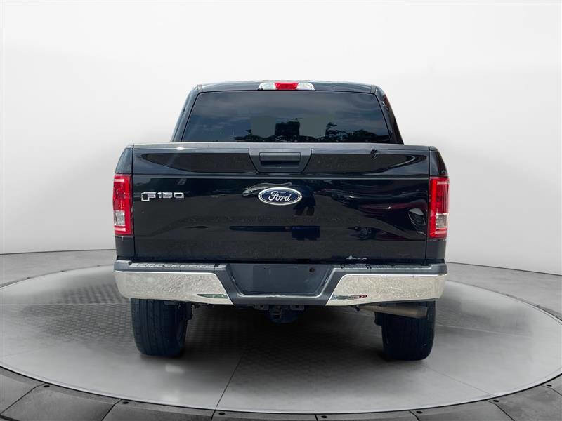 Used 2015 Ford F150 XLT image 4