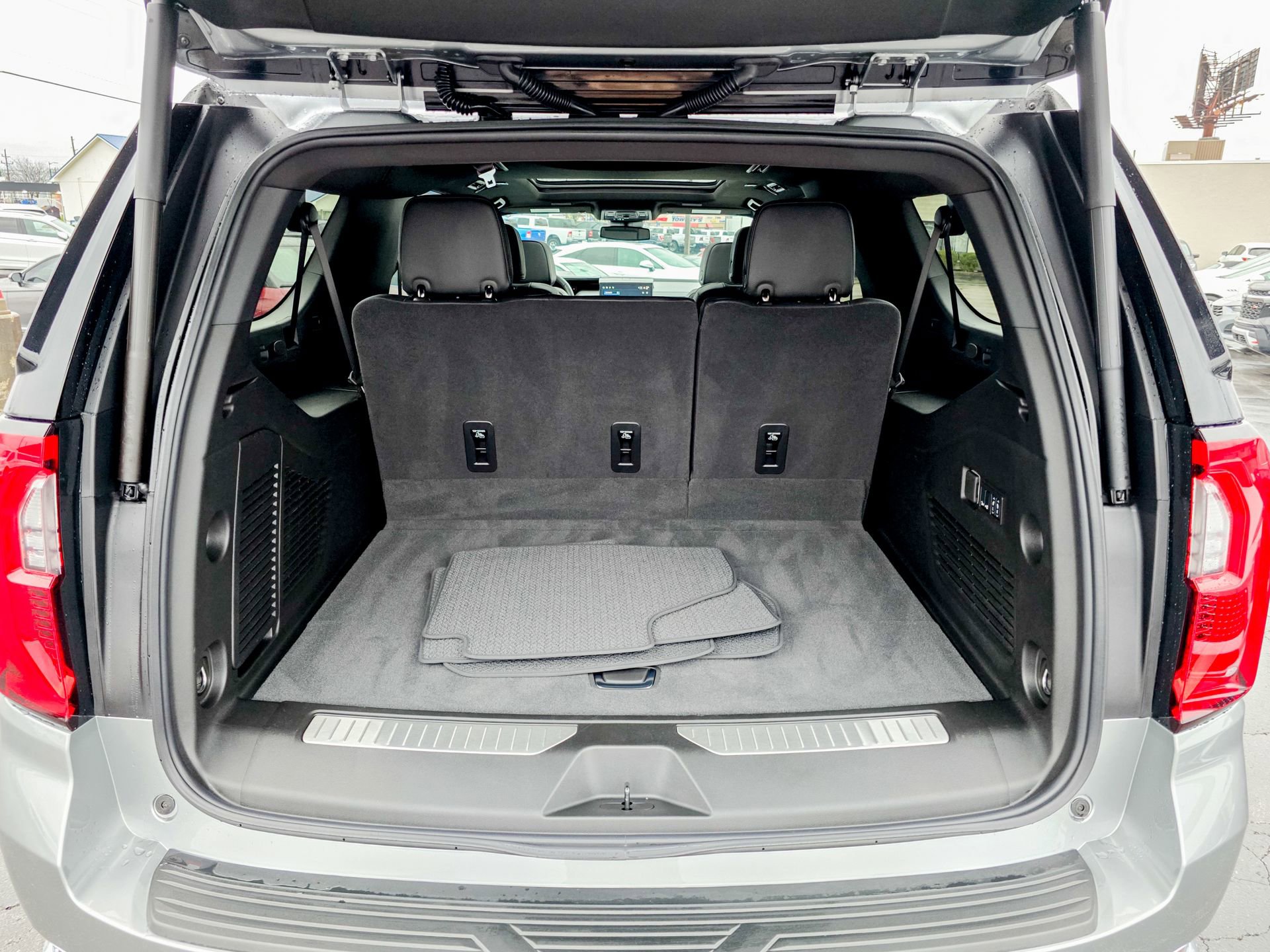 Used 2025 GMC Yukon XL Denali w/ Sun & Power Step Package image 57