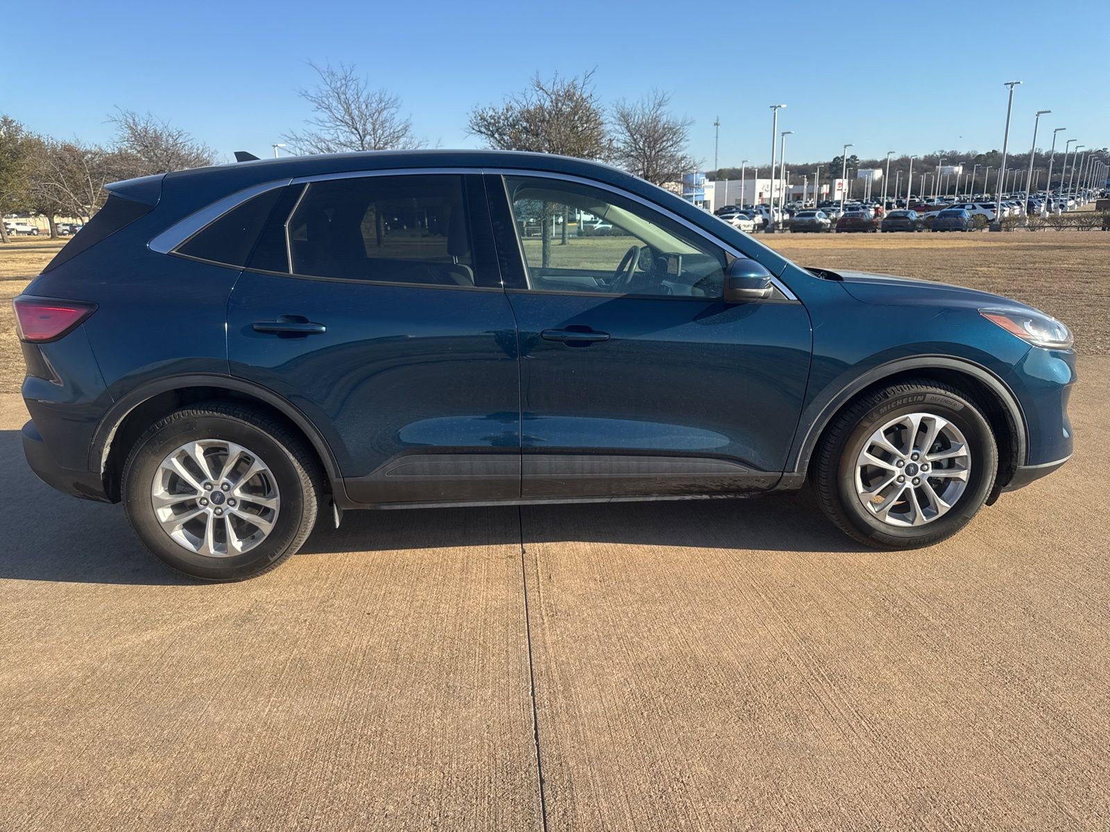 Used 2020 Ford Escape SE image 3