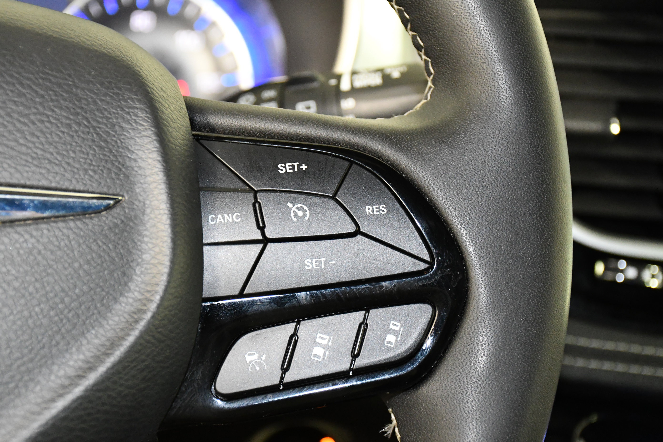 Used 2025 Chrysler Pacifica Limited image 21