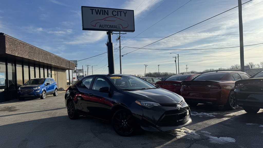 Used 2019 Toyota Corolla LE image 1
