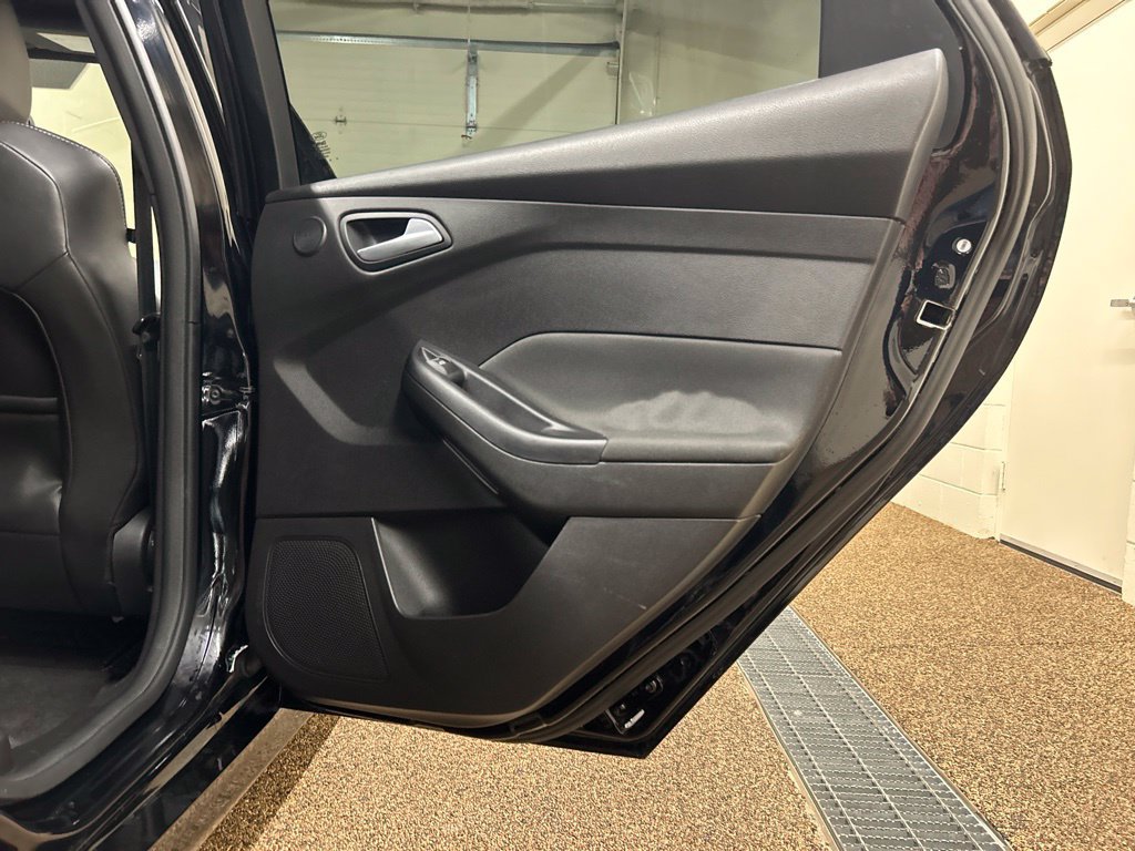 Used 2018 Ford Focus ST w/ Equipment Group 401A FWD image 17