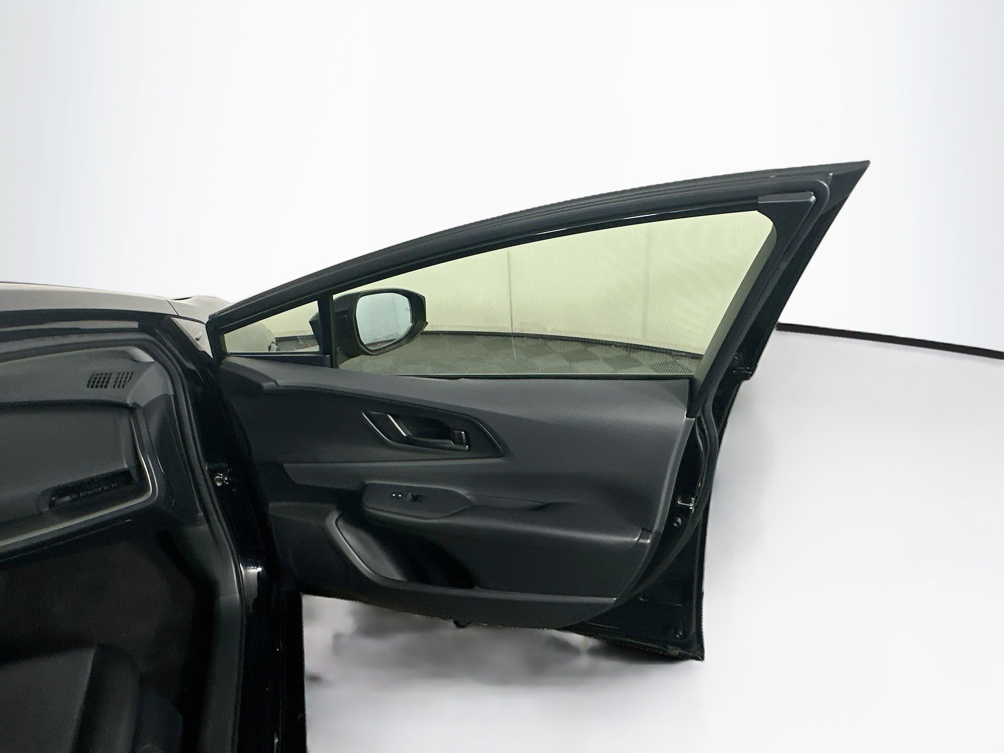 Used 2024 Toyota Prius LE FWD image 30