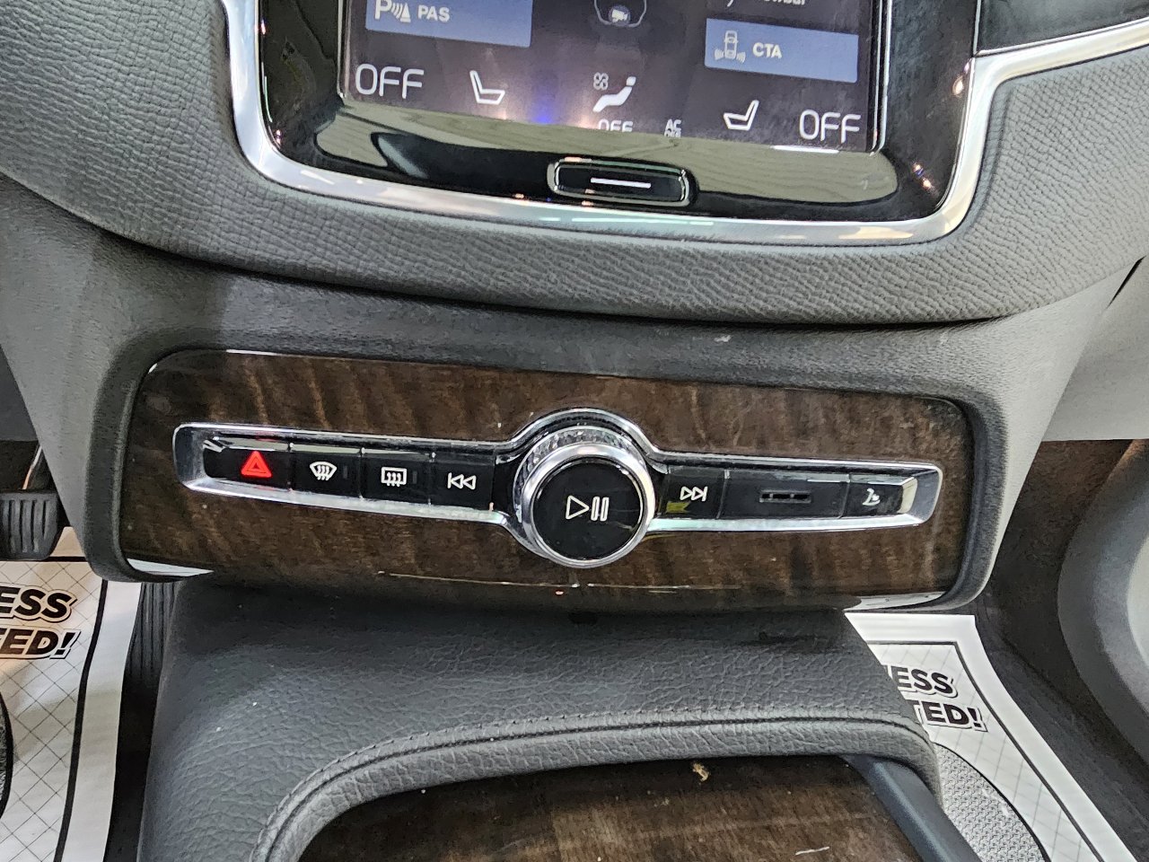 Used 2016 Volvo XC90 T6 Momentum w/ Momentum Plus Package image 37