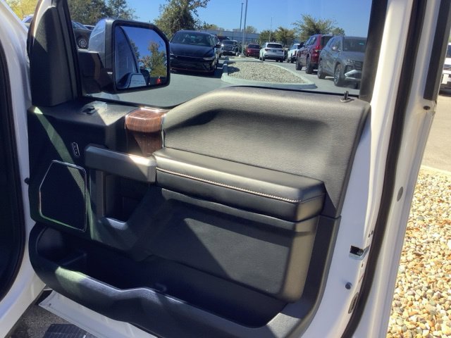Used 2015 Ford F150 Platinum w/ Equipment Group 701A Luxury AWD/4WD image 28