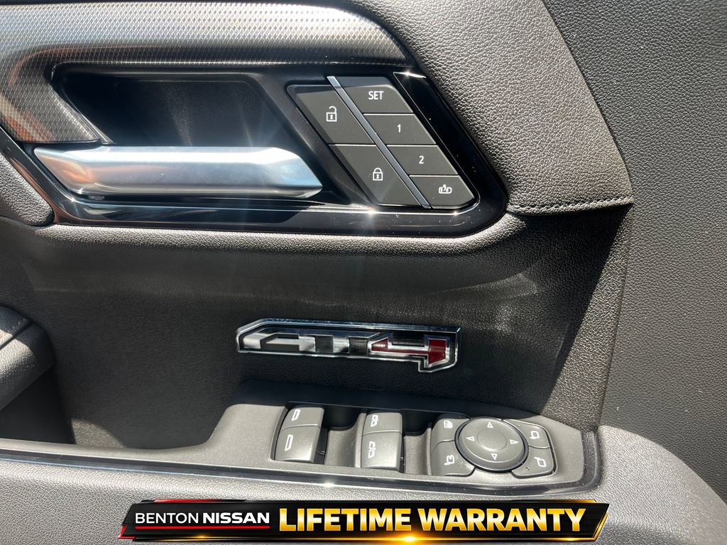 Used 2025 GMC Sierra 1500 AT4 w/ AT4 Premium Package AWD/4WD image 13