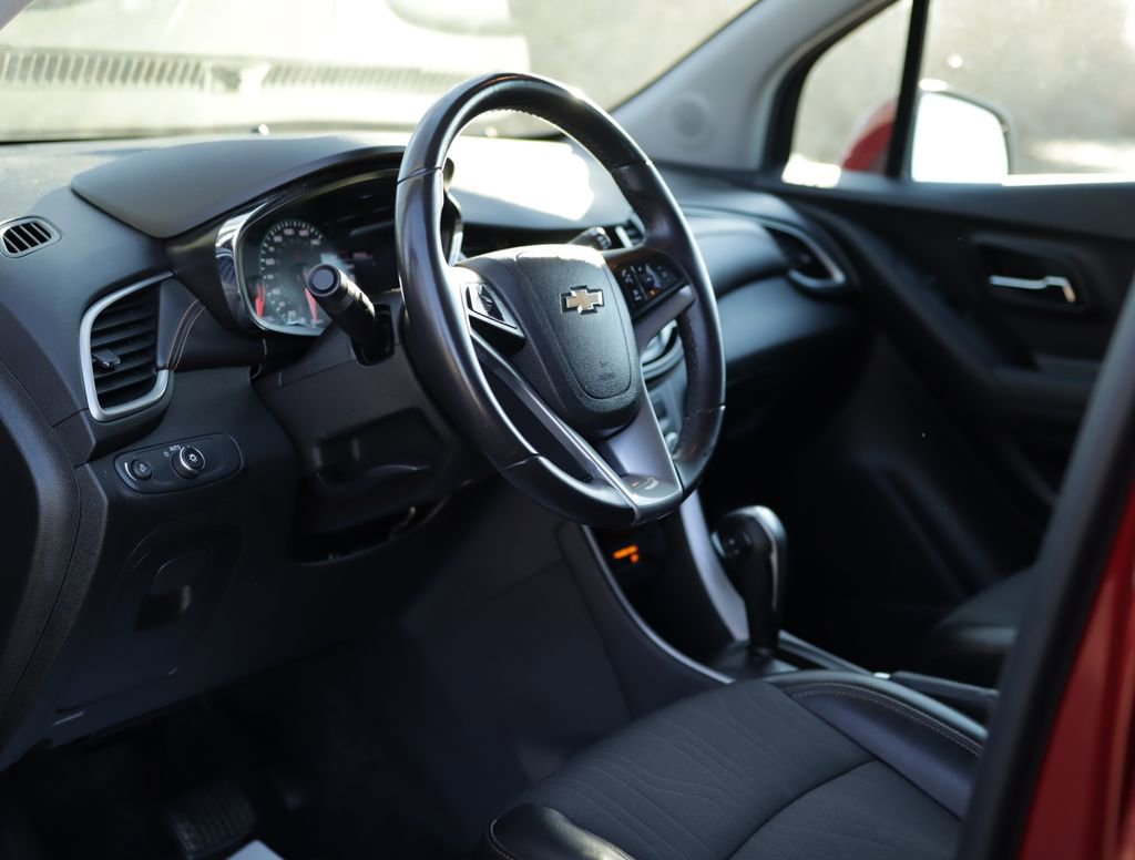 Used 2019 Chevrolet Trax LT w/ Driver Confidence Package image 9