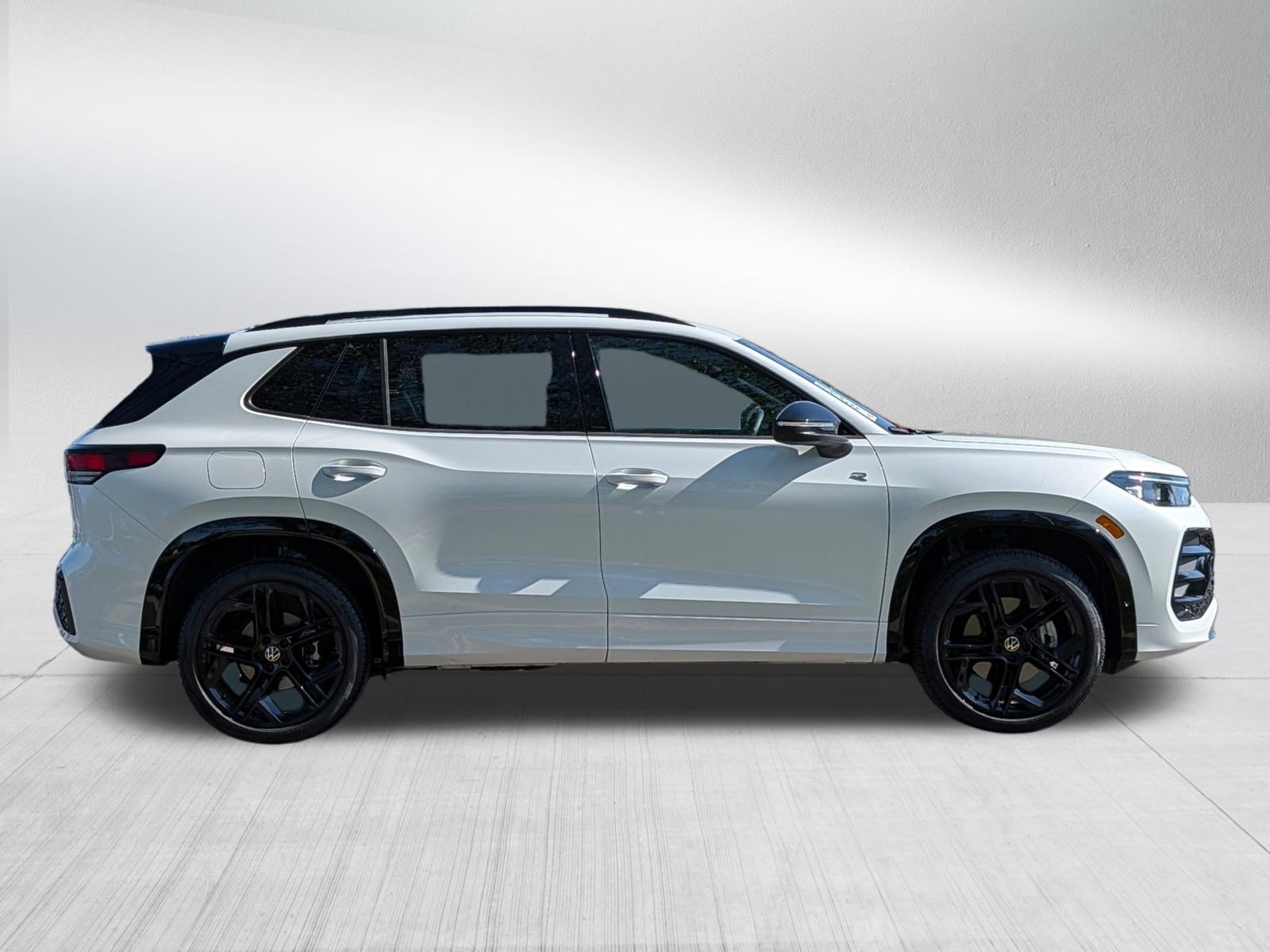 Certified 2026 Volkswagen Tiguan SE R-Line AWD/4WD image 8