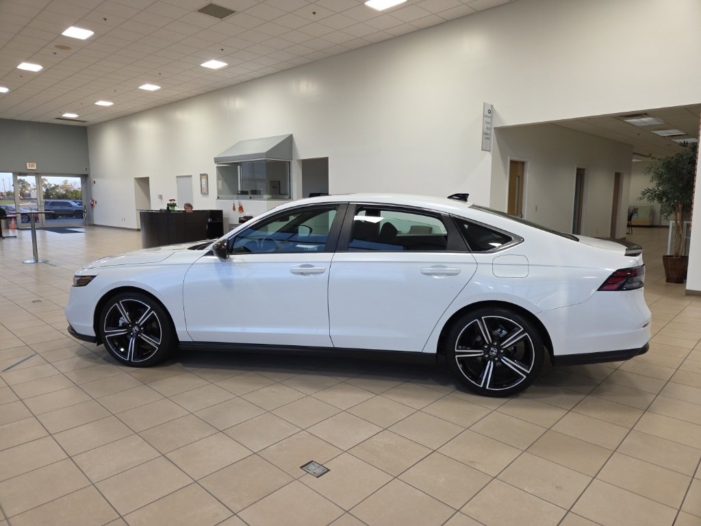 Used 2023 Honda Accord Sport image 9