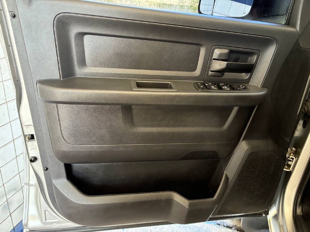 Used 2012 RAM 2500 ST w/ Chrome Appearance Group image 11