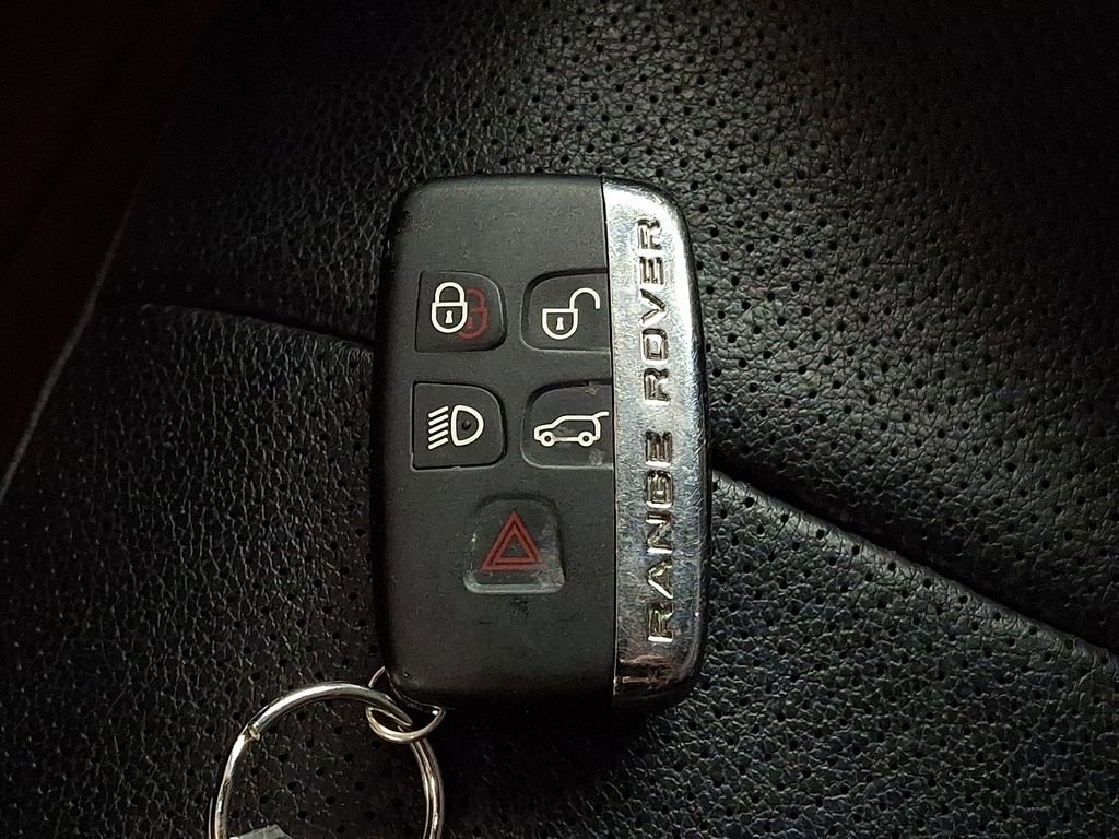 Used 2019 Land Rover Range Rover Evoque SE AWD/4WD image 25