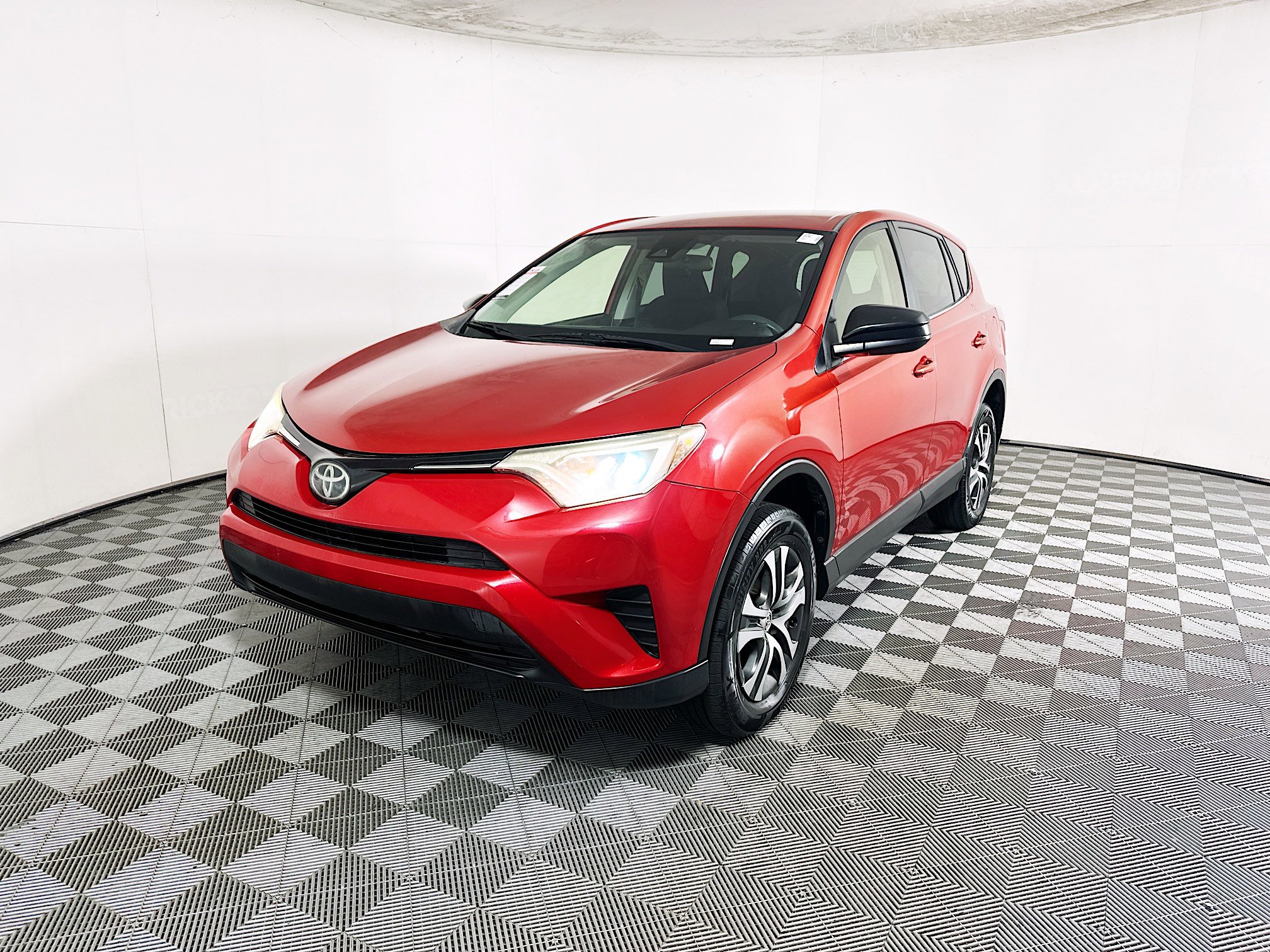 Used 2017 Toyota RAV4 LE FWD image 7