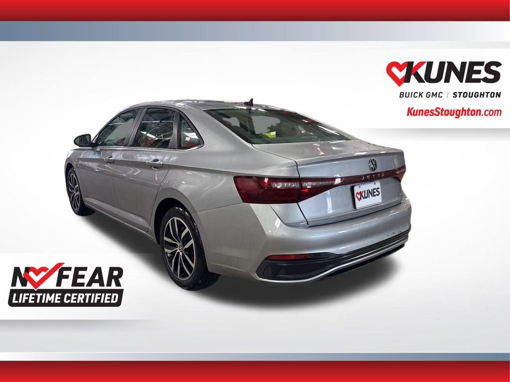Used 2025 Volkswagen Jetta SE image 9