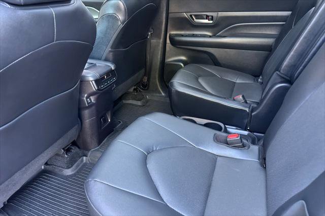 Certified 2024 Toyota Grand Highlander AWD image 4