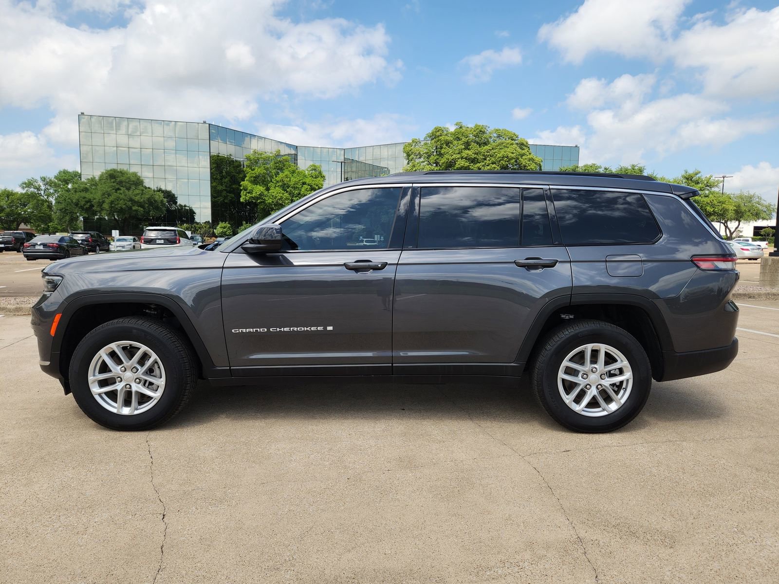 New 2025 Jeep Grand Cherokee L Laredo w/ Luxury Tech Group I RWD image 3