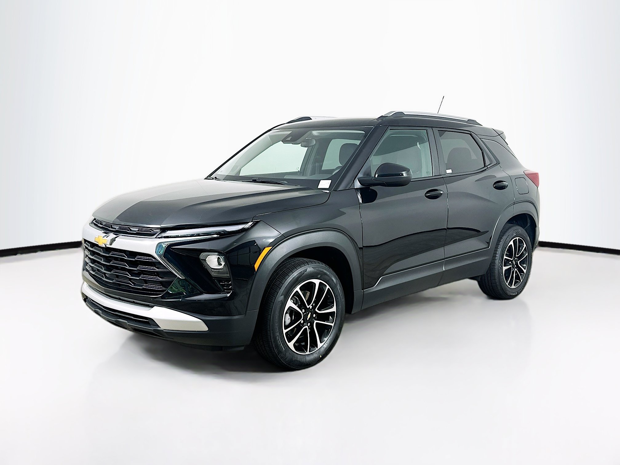 Used 2024 Chevrolet TrailBlazer LT AWD/4WD image 3