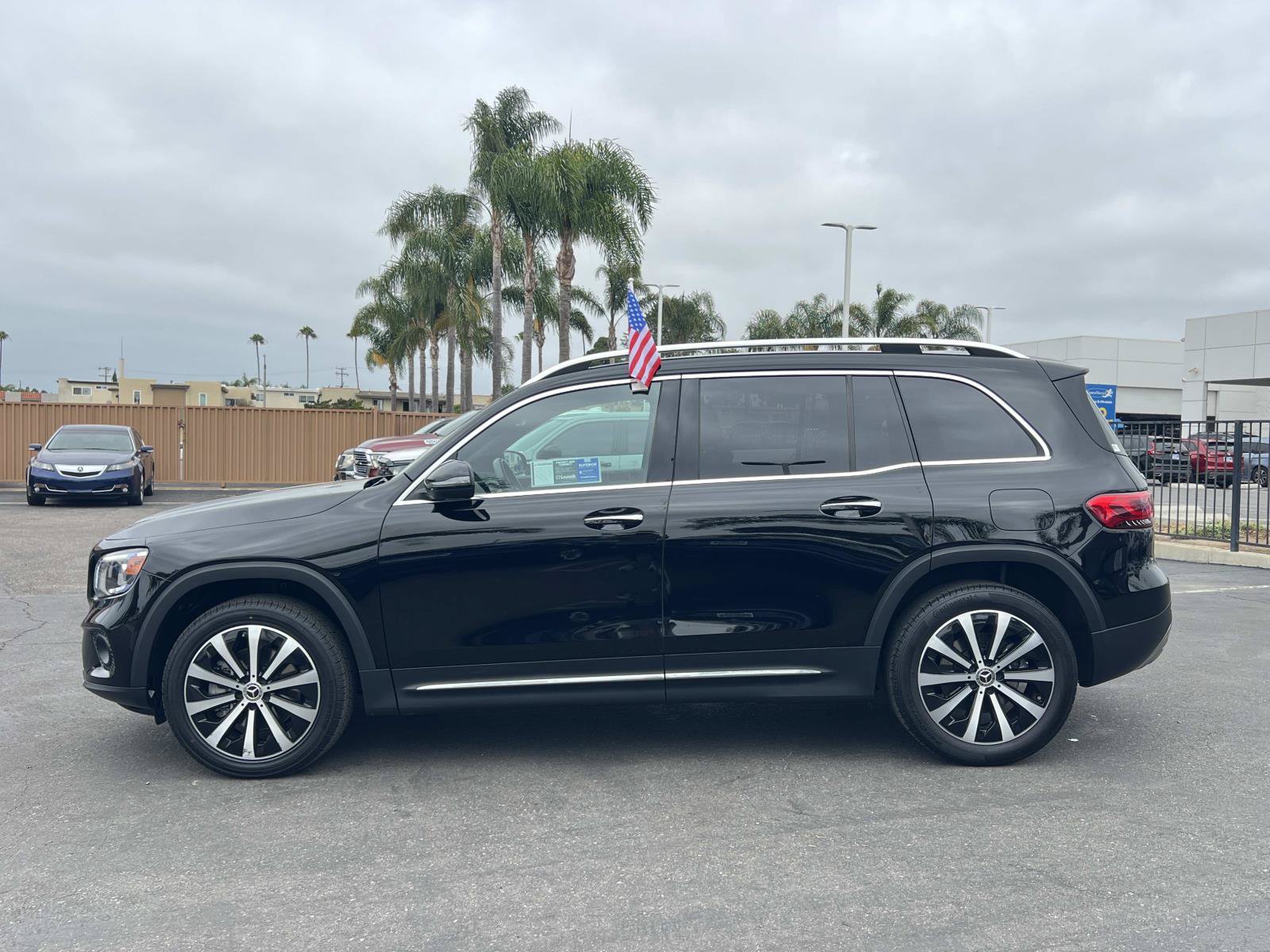Used 2023 Mercedes-Benz GLB 250 image 2