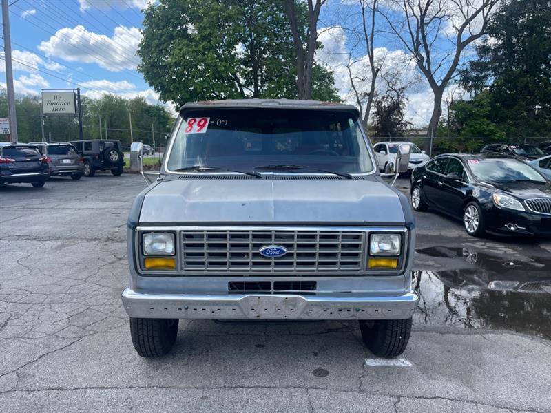 Used 1989 Ford E-250 and Econoline 250 Club Wagon RWD image 2