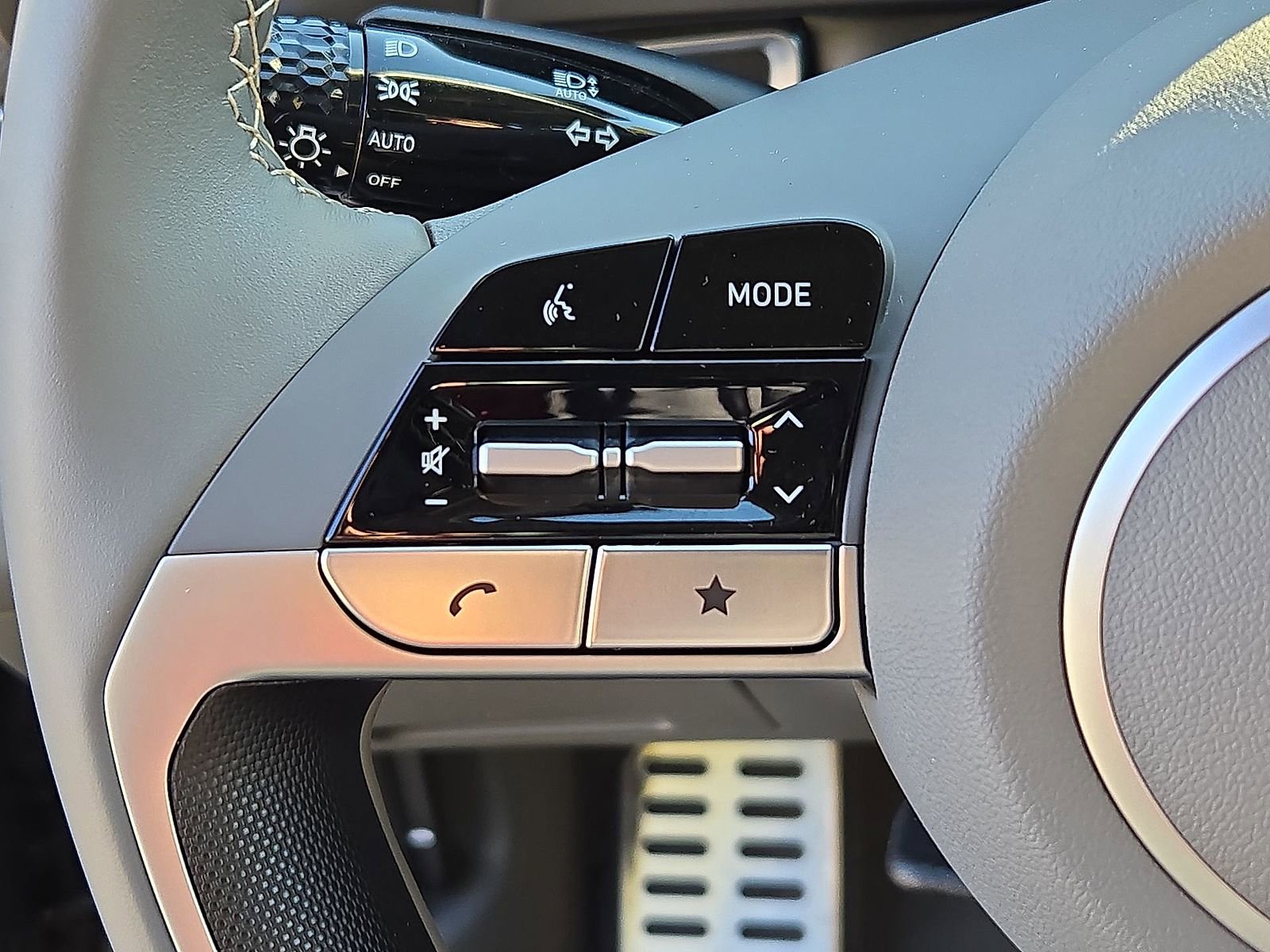 Certified 2025 Hyundai Elantra Sport image 23