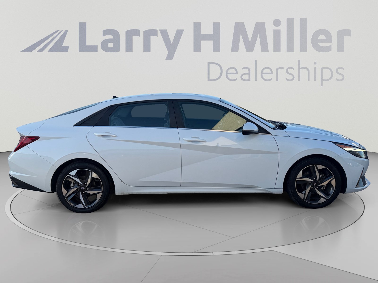 Used 2021 Hyundai Elantra Limited w/ Cargo Package FWD image 6