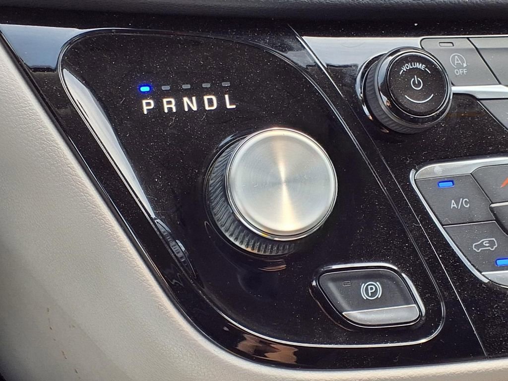 Used 2023 Chrysler Pacifica Touring-L FWD image 15