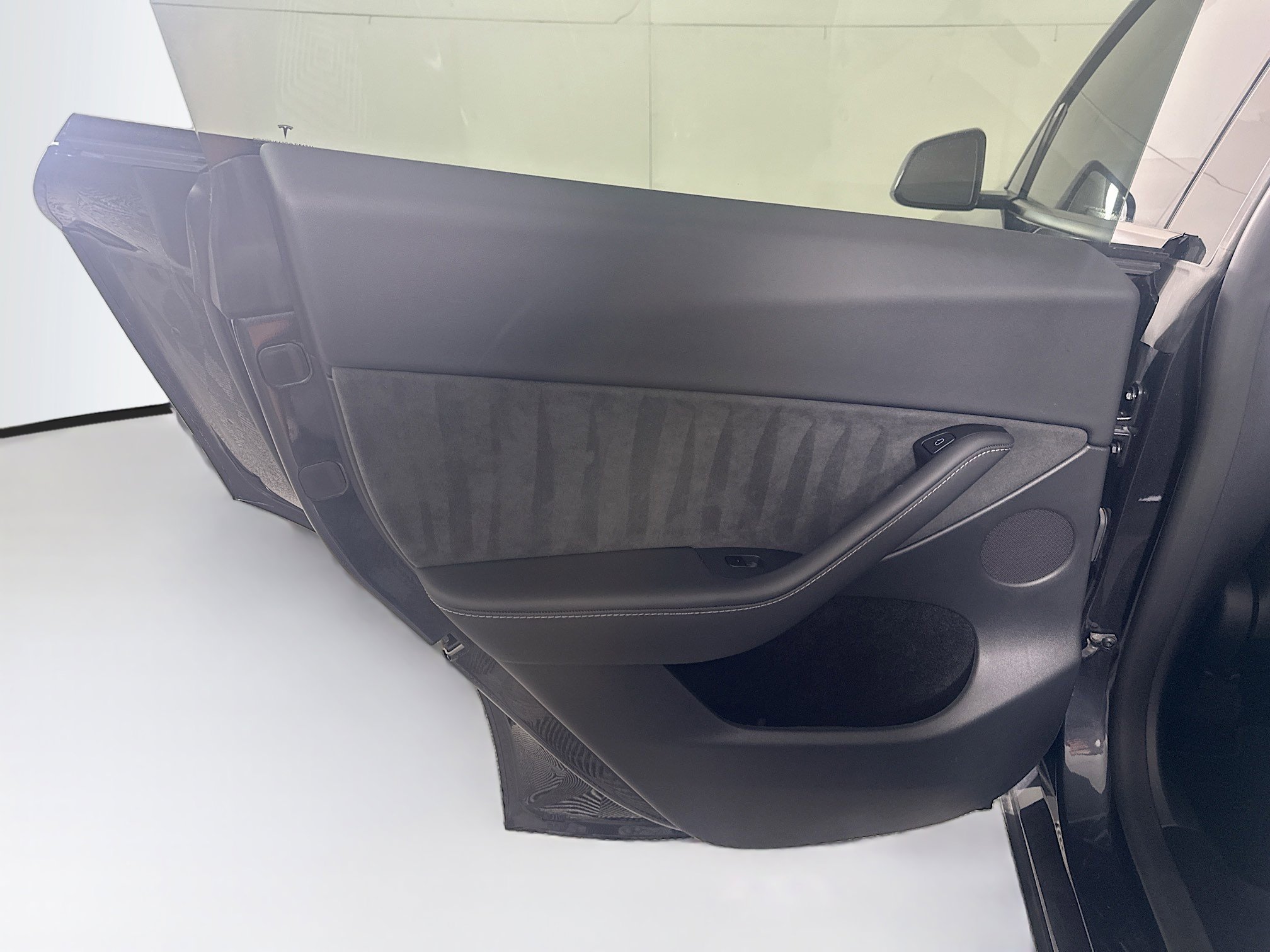Used 2025 Tesla Model Y Long Range AWD/4WD image 25
