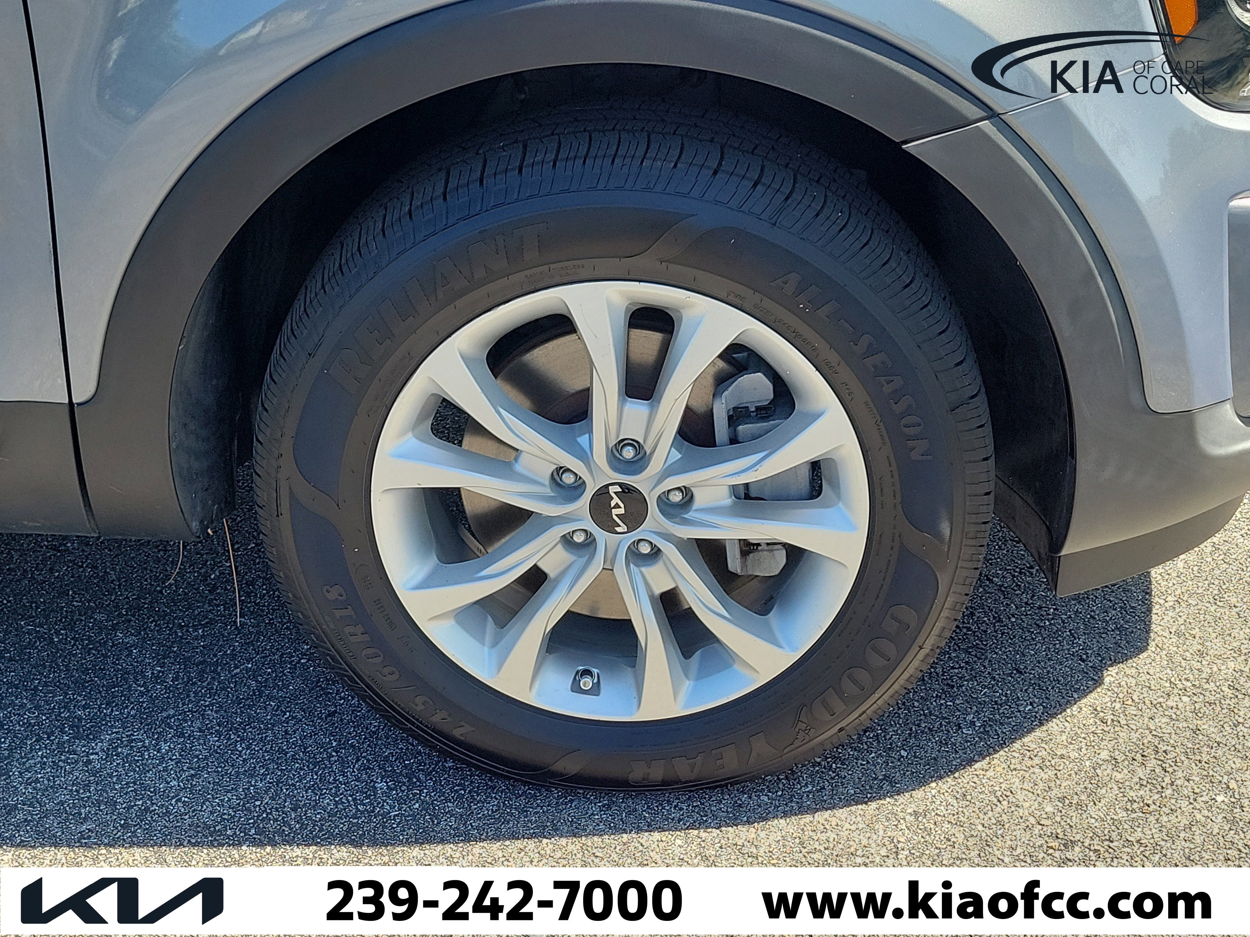 Certified 2022 Kia Telluride LX image 7