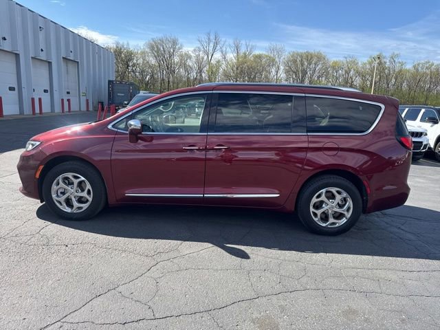 Used 2021 Chrysler Pacifica Limited w/ Premium & Safety Sphere Group AWD/4WD image 6