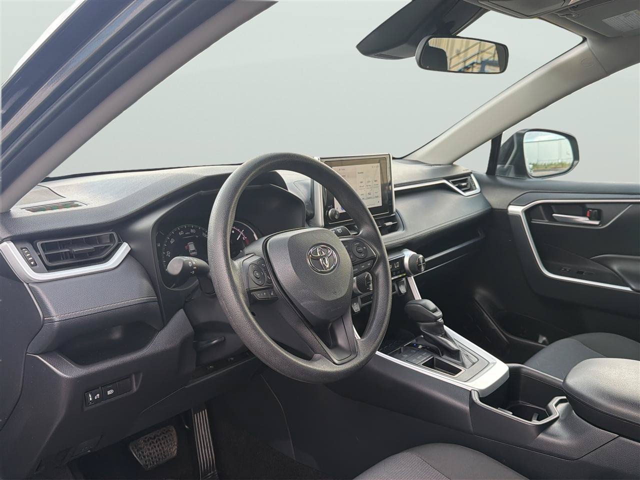 Used 2025 Toyota RAV4 XLE FWD image 11